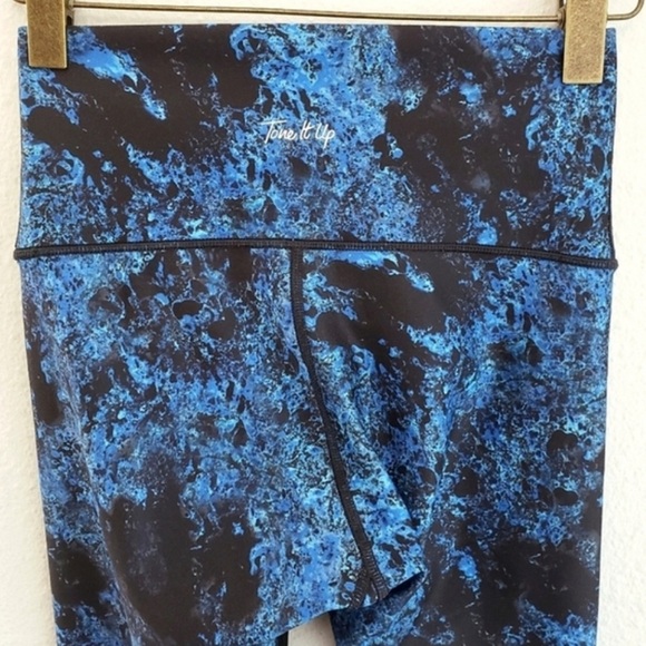 Tone It Up High Tide Reversible Leggings- size Small - Picture 4 of 4
